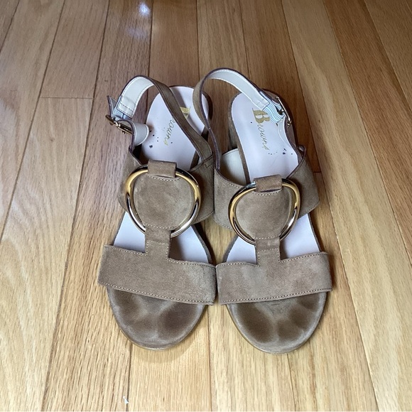 Browns Cuoio Cam Leather Heels with Gold Hardware - Picture 10 of 14